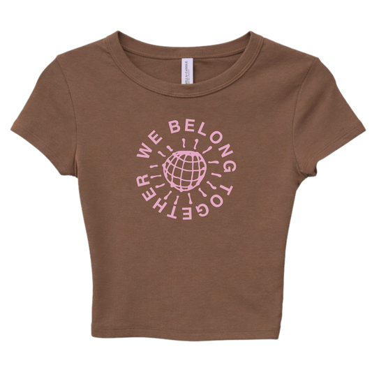 T-shirt court "We Belong Together" en impression bouffante | Cropped Baby Tee